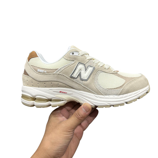 NEW BALANCE 2002R