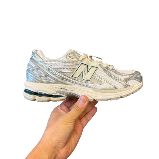 NEW BALANCE 1906R