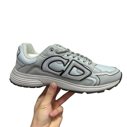 Luxury Chef DIOR B30 light grey mesh and leather sneakers with CD logo detail.