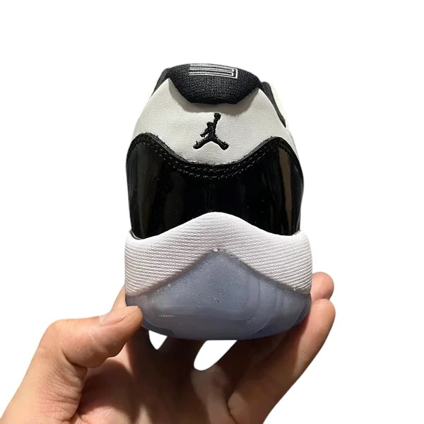 AIR JORDAN 11