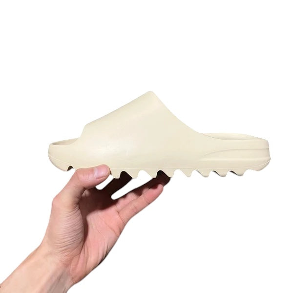 YEEZY SLIDE