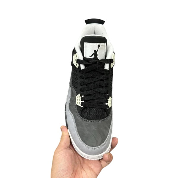 AIR JORDAN 4
