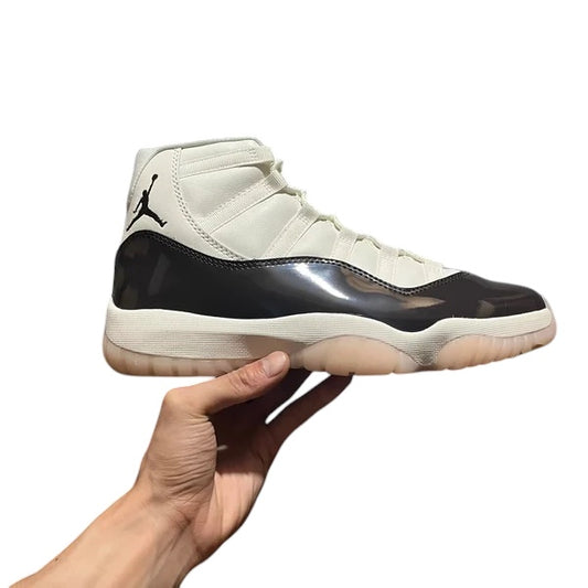 AIR JORDAN 11