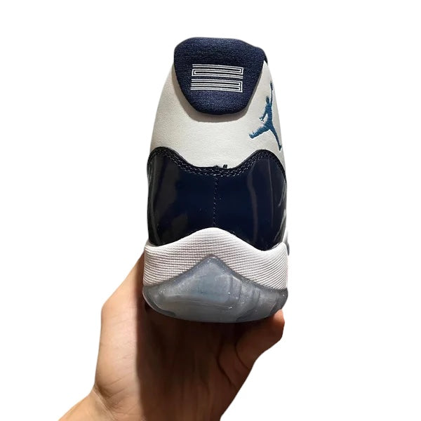 AIR JORDAN 11