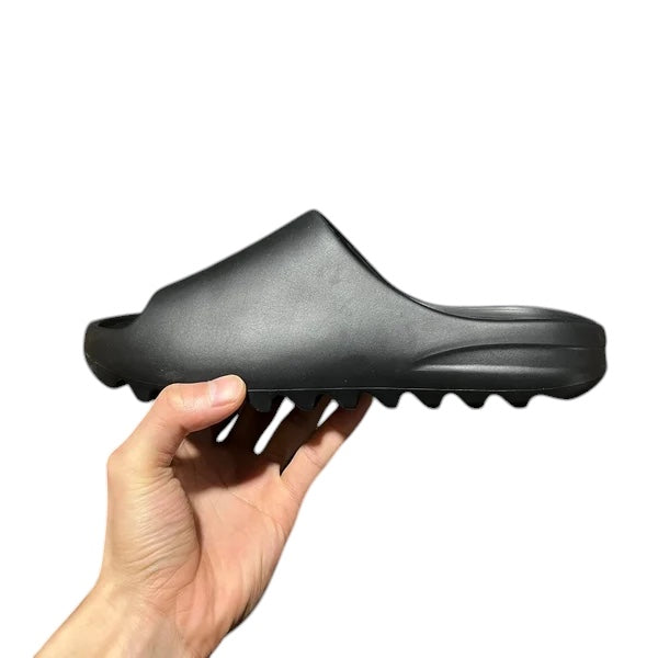 YEEZY SLIDE