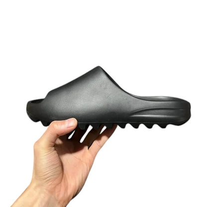 YEEZY SLIDE