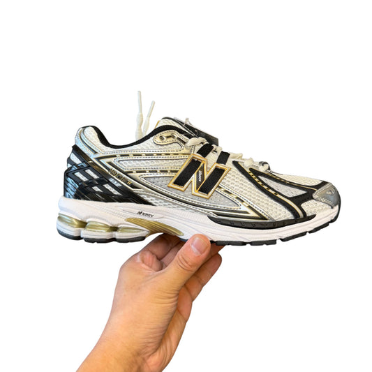 NEW BALANCE 1906R
