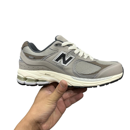 NEW BALANCE 2002R
