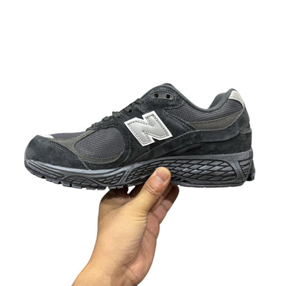 NEW BALANCE 2002R