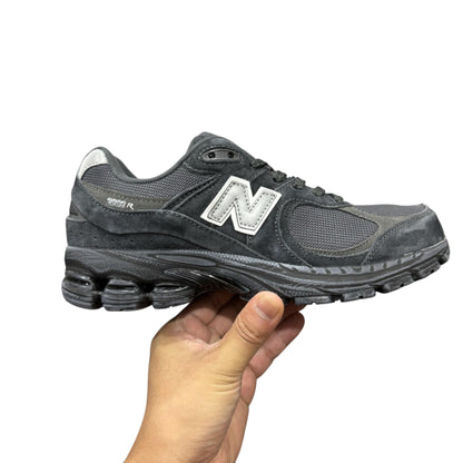 NEW BALANCE 2002R