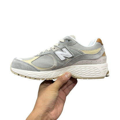NEW BALANCE 2002R