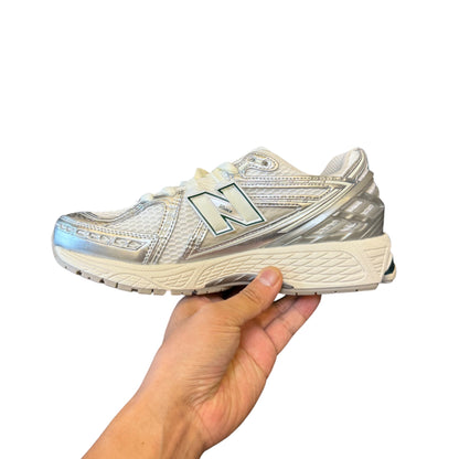 NEW BALANCE 1906R