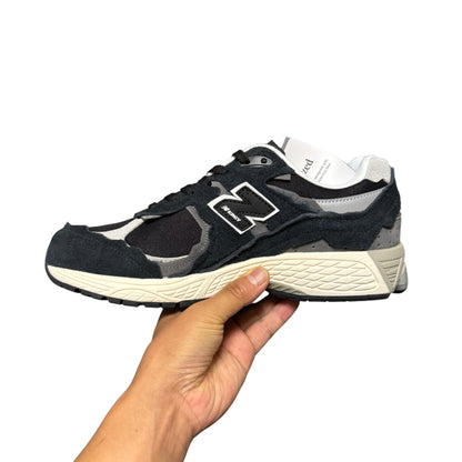NEW BALANCE 2002R