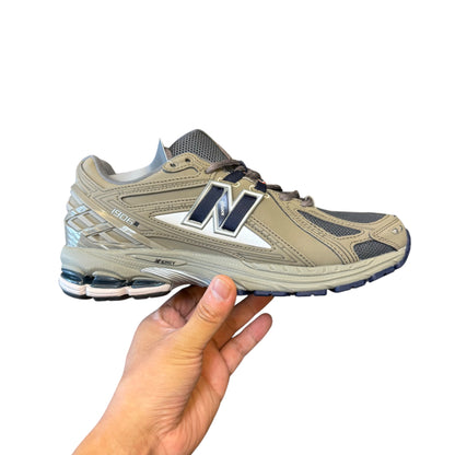 NEW BALANCE 1906R