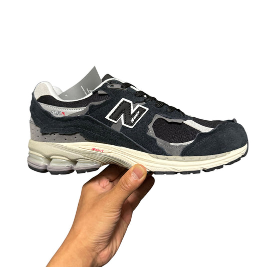 NEW BALANCE 2002R