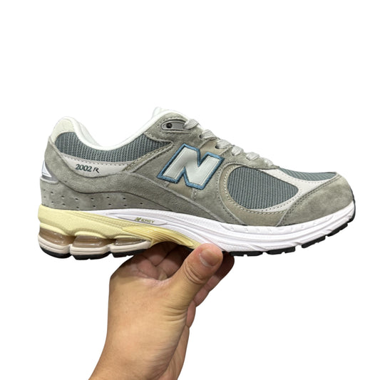 NEW BALANCE 2002R