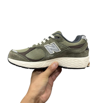 NEW BALANCE 2002R