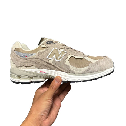NEW BALANCE 2002R