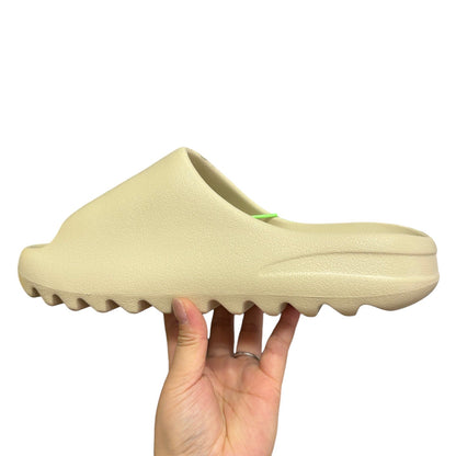Luxury Chef YEEZY SLIDE in a light beige, made of foam with a contoured footbed and jagged sole.