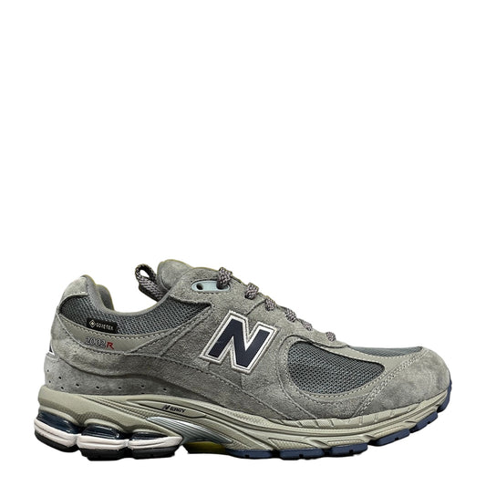 Luxury Chef New Balance 2002R grey suede and mesh sneakers with navy N logo and Gore-Tex. Lace-up athletic shoes.