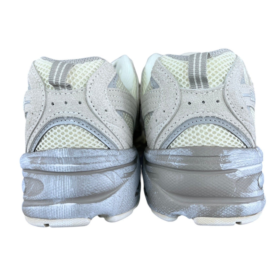Luxury Chef New Balance 530 sneakers in light grey suede and mesh with a chunky sole.