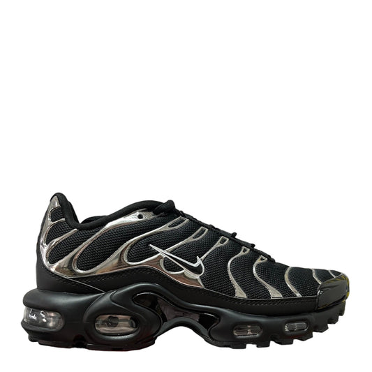 Luxury Chef Nike Air Max Plus SE black sneakers with silver accents and visible air cushioning.