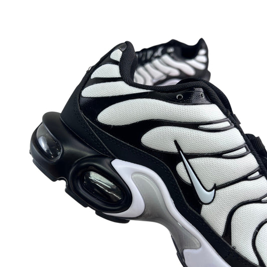 Luxury Chef Nike TN black and white mesh sneakers with signature swoosh and visible air cushioning.