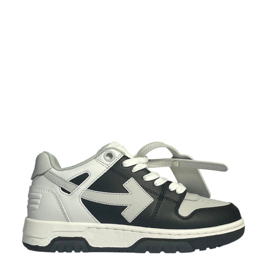 Luxury Chef Off-White Out of Office sneakers in black and white leather with signature arrow logo.