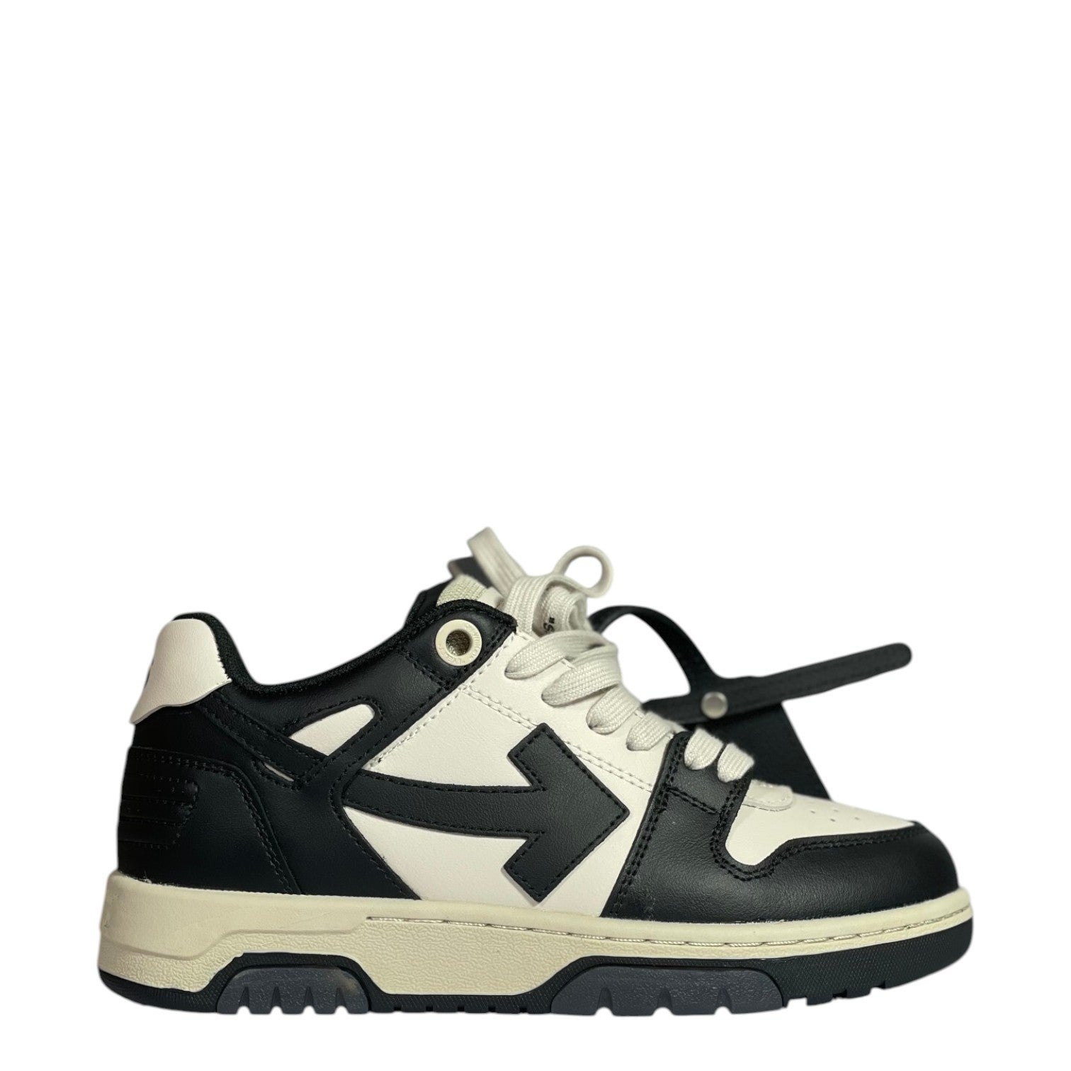 Luxury Chef OFF-WHITE OUT OF OFFICE black and white leather low-top sneakers with arrow logo.